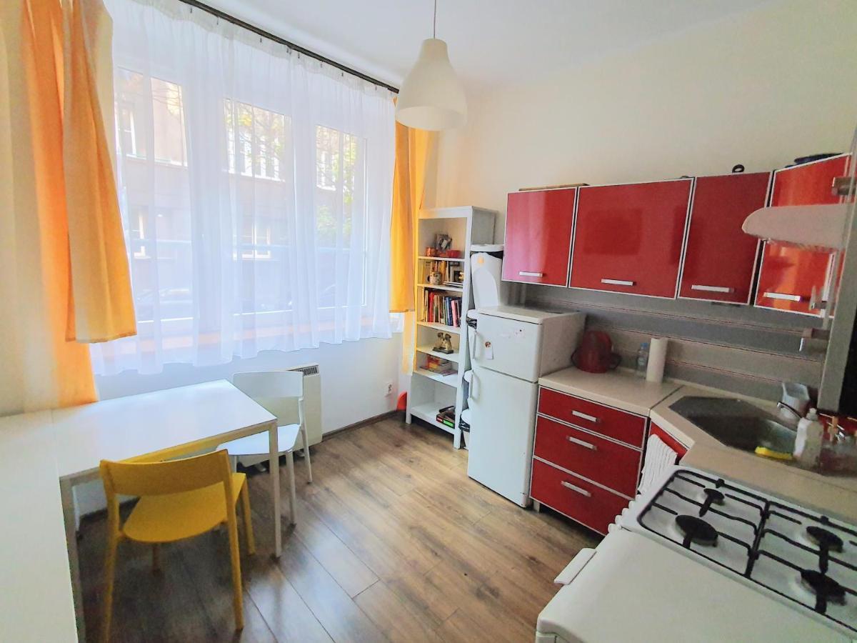 Basic, Quiet Apartment Close To Main Square Krakow Ngoại thất bức ảnh